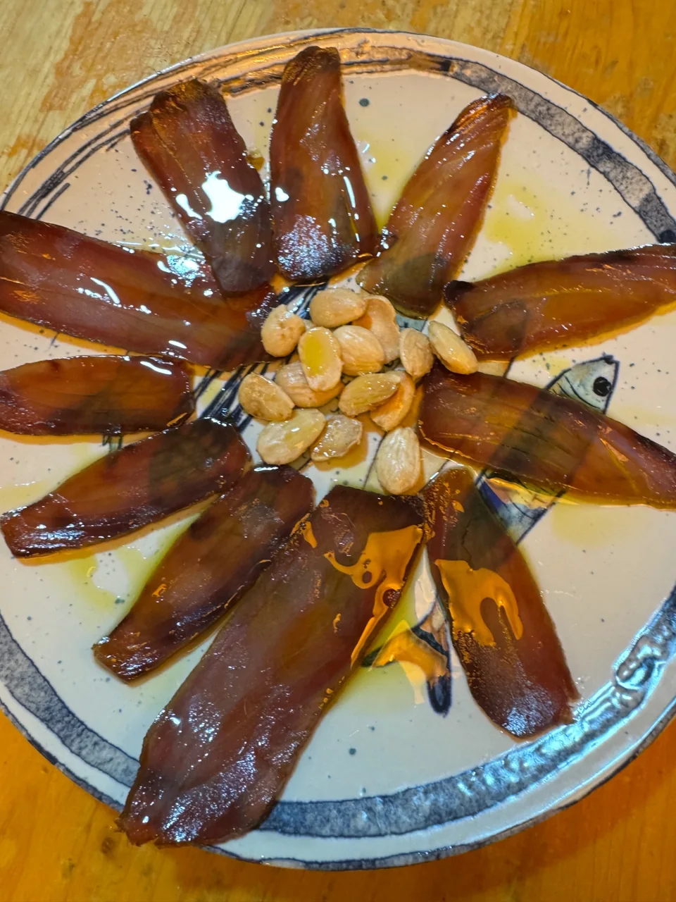 Mojama de atún rojo en AOVE con almendras