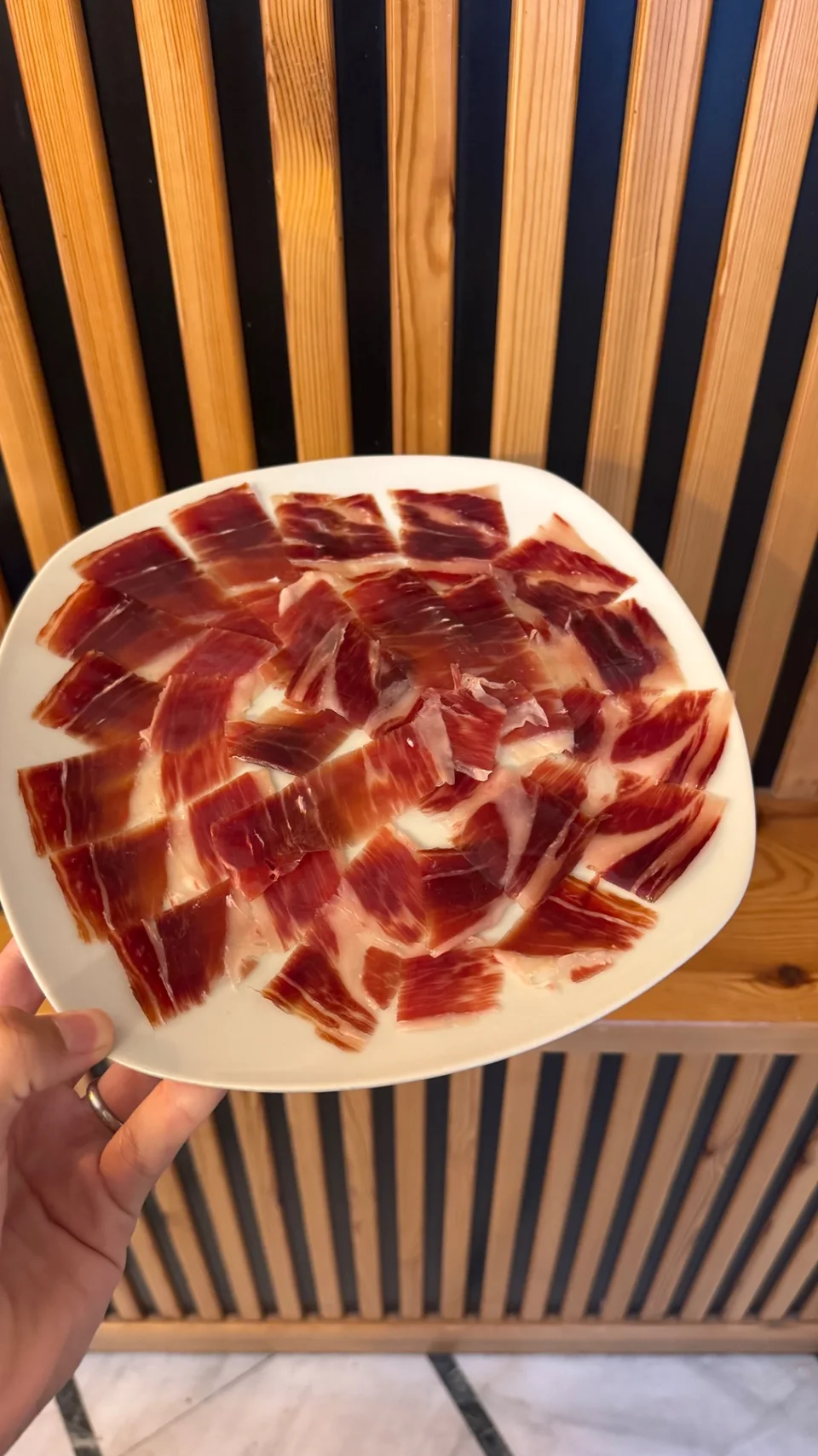 Jamón ibérico de bellota cortado al momento