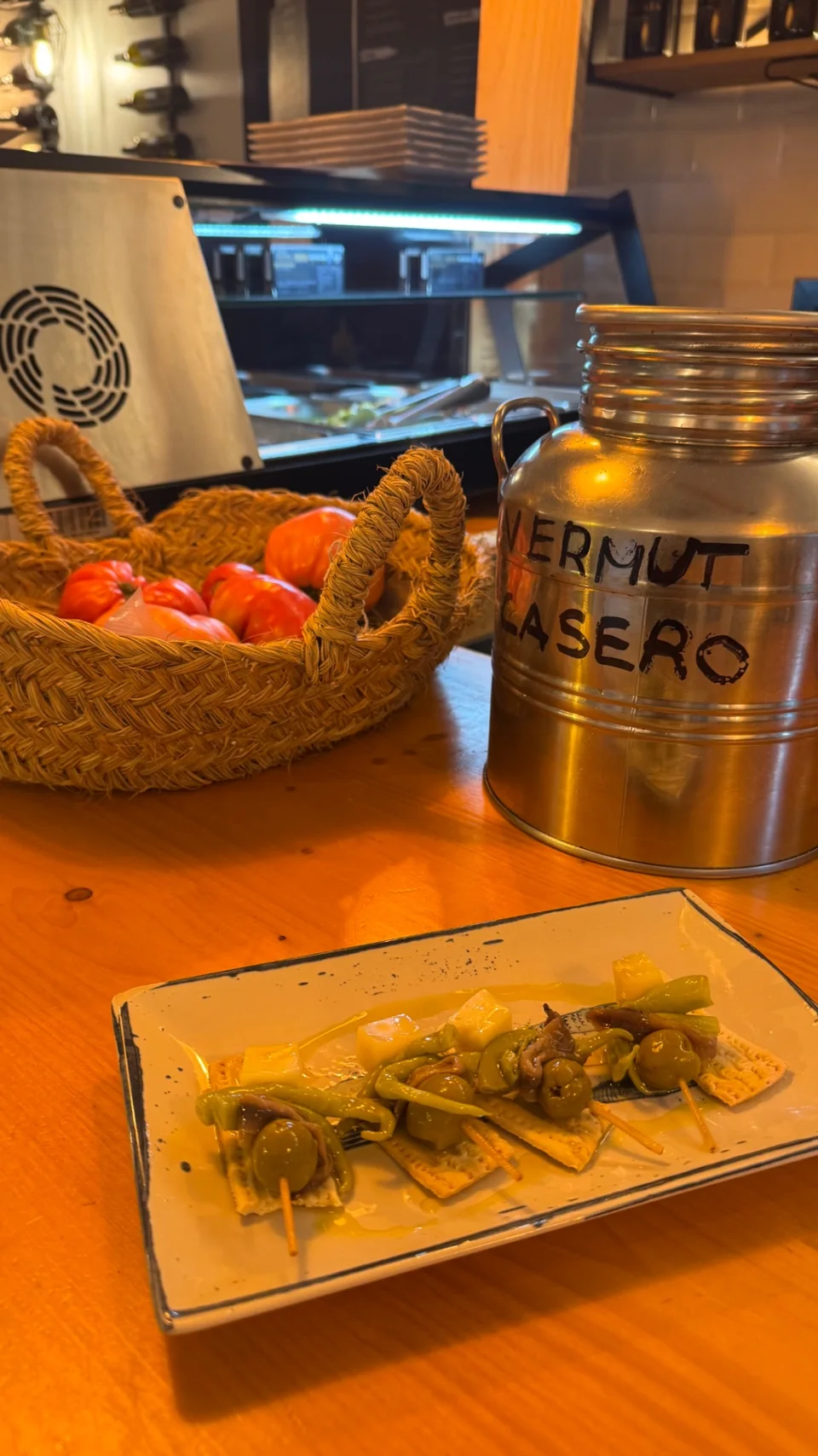 Gildas y vermut casero en la barra